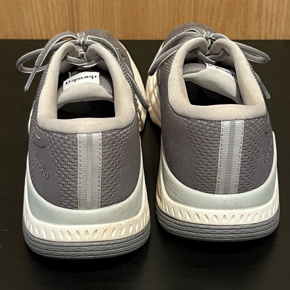 Dansko Women's Pace Walking Shoe - Picture 4 of 10